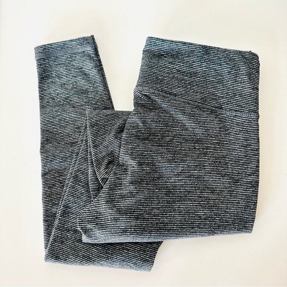 2 OLD NAVY ACTIVE Grey Black Go Dry Striped Geometric High Rise Gym Leggings S - Picture 10 of 16